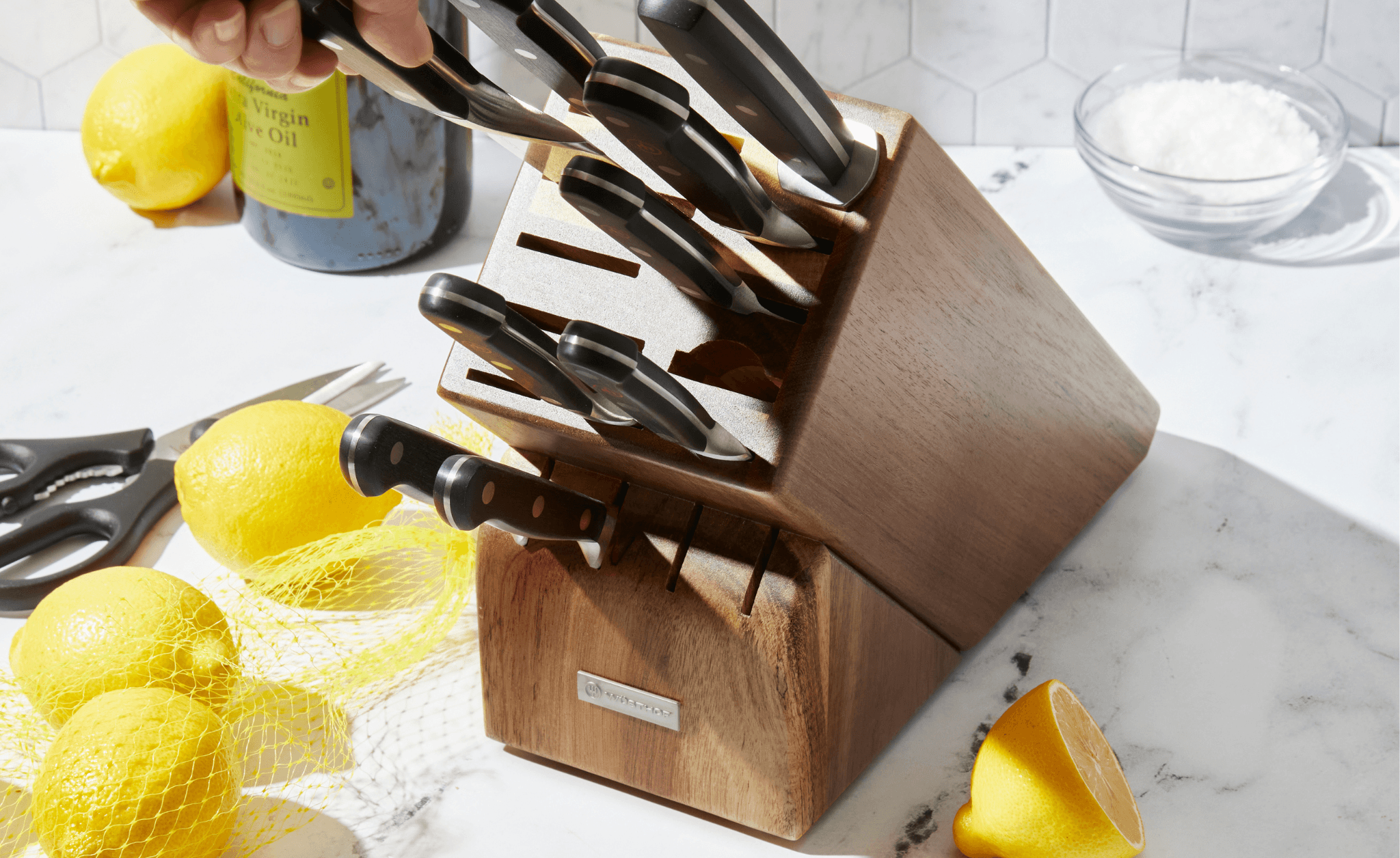 Hand grabbing knife from WÜSTHOF knife block